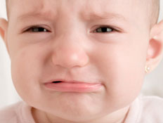 תינוקת בוכה (צילום: Grafissimo, Istock)