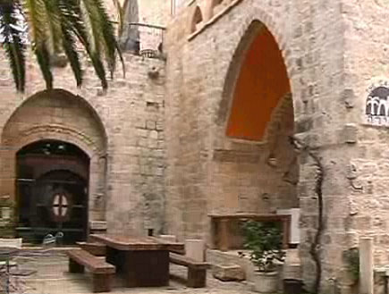 הטירה (וידאו WMV: עדי רם)