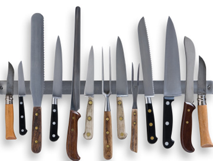 סכינים תלויים (צילום: 221A, Istock)