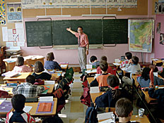 תלמידים בכיתה (צילום: jupiter images)