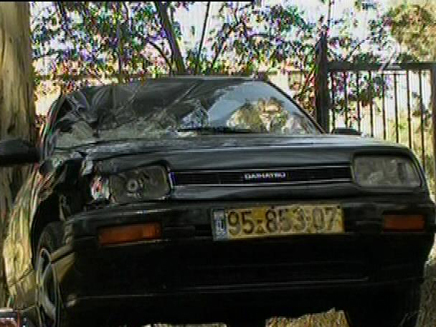 מכונית מסוג דייהטסו שעברה תאונה (וידאו WMV: עדי רם, חדשות)