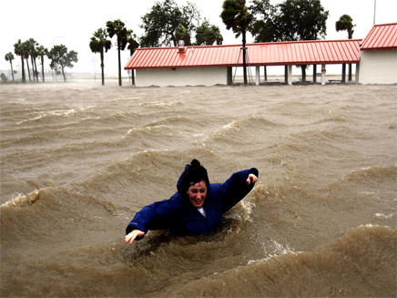 שטפונות של הוריקן גוסטאב בארה"ב (צילום: עדי רם, רויטרס)