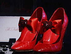 נעליים של בטסי ג'ונסון (צילום: רויטרס)