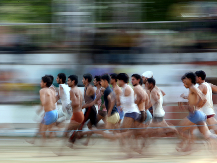 נערים רצים (צילום: רויטרס)