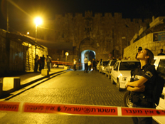 שער האריות סגור במחסומי מגב ומשטרה לאחר פיגוע הירי (צילום: רויטרס)