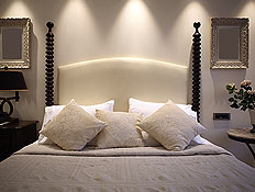 מיטה בסוויטה מפוארת (צילום: Michel de Nijs, Istock)