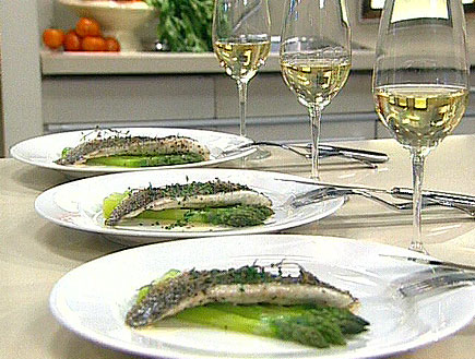 מנה ראשונה- פילה דג מוסר בריכות ברוטב יין לבן2128 (תמונת AVI: שיעור פרטי עם אהרוני)