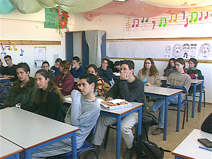 תלמידים בתיכון (צילום: חדשות)