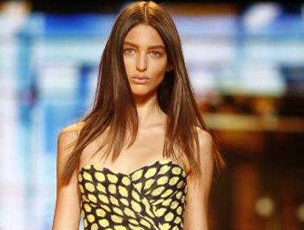 שבוע האופנה 2008: בגד בעיצובה של דונה קארן (צילום: רויטרס)