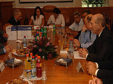 אולמרט בפגישה עם ערבים (צילום: חדשות)