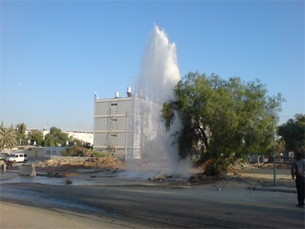 מים מתבזבזים בבאר שבע (צילום: משה בן שושן, חדשות)