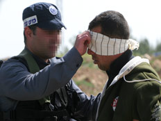 מעצר פלסטיני, ארכיון (צילום: רויטרס | חדשות 2)