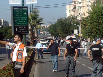 אזור הפיגוע הפלילי בתל אביב (צילום: עודד בינו, חדשות)