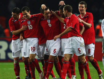 שחקני אנגליה חוגגים מול גרמניה (צילום: Phil Cole, GettyImages IL)