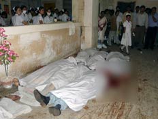 גופות הנרצחים בהודו (צילום: רויטרס, חדשות)
