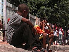 ילדים אתיופים ליד בית ספר, למצולמים אין קשר לכתבה (צילום: חדשות)