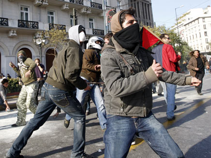 כינו את מרקל "נאצית". מהומות ביוון (צילום: רויטרס)
