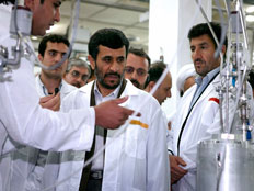 אחמדינג'אד מבקר במתקן גרעיני (צילום: רויטרס)