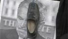 תמונה של בוש עם נעל על פניו (צילום: החדשות 2)