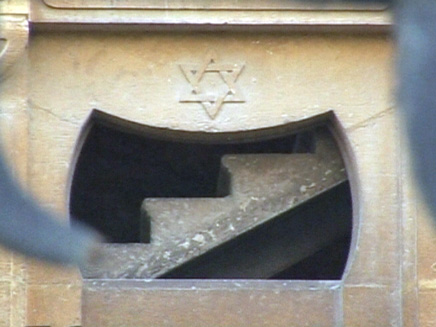 קבר בבית הקברות היהודי בלבנון (צילום: חדשות)