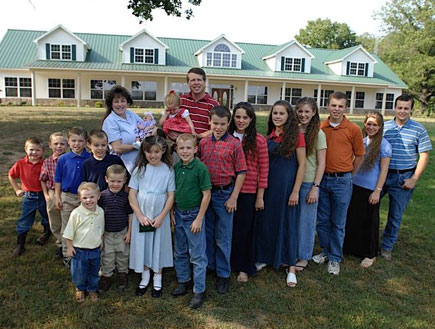 18 ילדים (צילום: Jim Bob & Michelle Duggar Family   )