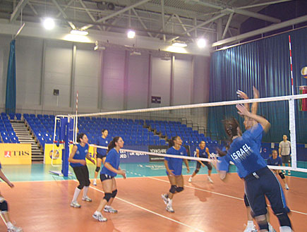 נבחרות ישראל בכדורעף (צילום: mako)