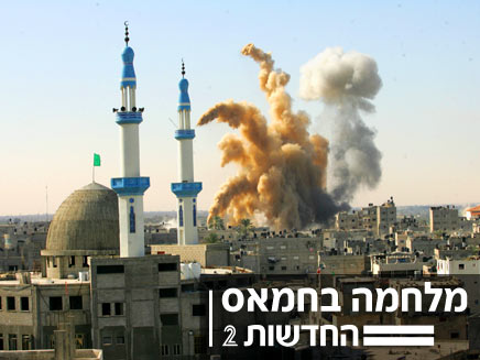עשן מפצצות צהל ליד מסגדים  אימג'בנק -gettyimages (צילום: אימג'בנק - gettyimages)