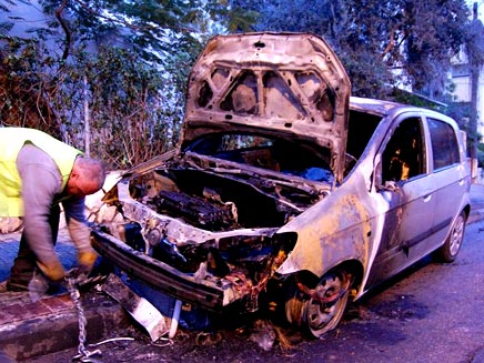 רכבו השרוף של אפריים סנה (חדשות 2) (צילום: חדשות 2)