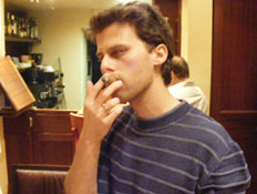 מעשן סיגר (צילום: יהונתן זילבר)