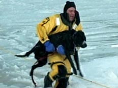 חילוץ כלב מאגם קפוא. אילוסטרציה (צילום: חדשות 2)