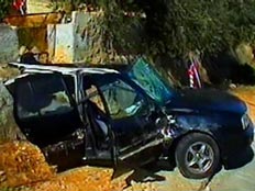 רכב הגולף לאחר התאונה, אתמול (צילום: חדשות 2)