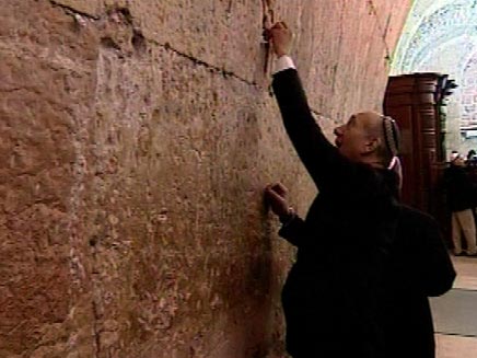 אהוד אולמרט בכותל בירושלים (חדשות 2) (צילום: חדשות 2)