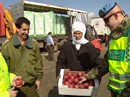 משטר אסד יקנה תפוחים מישראל (צילום: חדשות 2)