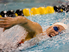 שחיינית חתירה (צילום: Dilip Vishwanat, GettyImages IL)