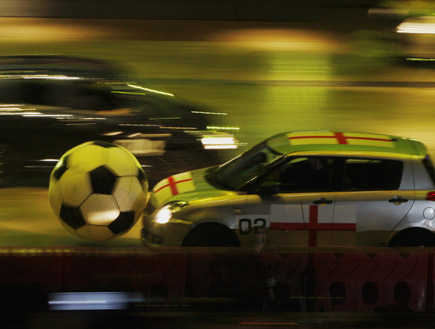 כדורגל מכוניות (צילום: רויטרס)