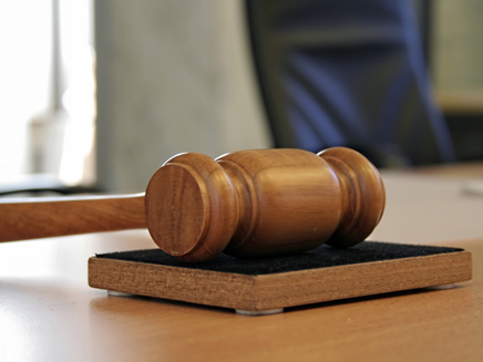 האם השופט חסין מפני החוק? (צילום: Sebastian Duda, Shutterstock)