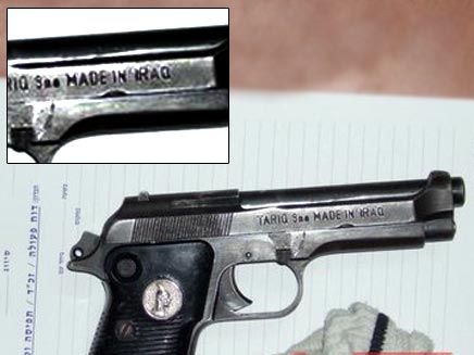 אקדח תוצרת עירק נמצא בטייבה (משטרת ישראל) (צילום: משטרת ישראל)