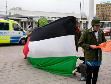 מפגינים פרו פלסטיניים במאלמו (צילום: רויטרס)