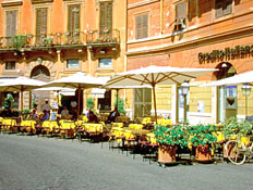 רומא: בית קפה בפיאצה נובה (צילום: Medioimages/Photodisc, GettyImages IL)