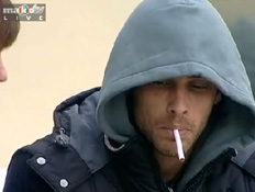 אמיר מעשן במראה גראד מאסטר B (תמונת AVI: mako)