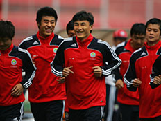 שחקני נבחרת סין בכדורגל מתאמנים (צילום: Feng Li, GettyImages IL)