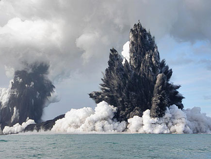התפרצות הר געש בים מול חופי טונגה (צילום: Getty Images, GettyImages IL)