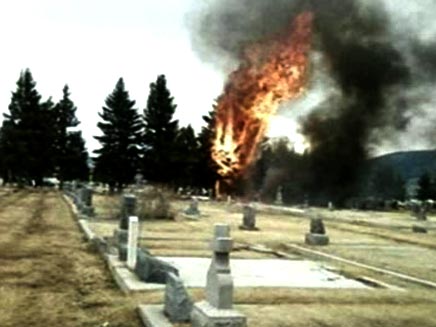 התרסקות מטוס בבית קברות בארצות הברית (חדשות 2) (צילום: חדשות 2)