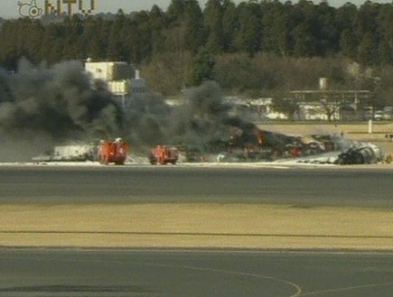 יפן: המטוס הפך לכדור אש (תמונת AVI: חדשות)