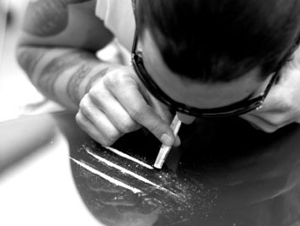 מסניף קוקאין אילוסטרציה (צילום: Anja Peternelj, Istock)