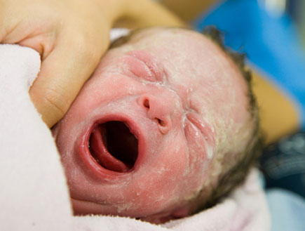 תינוק מיד אחרי לידה (צילום: istockphoto)