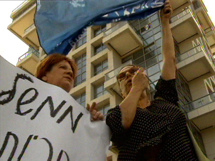 הפגנה לשיחרור גלעד שליט במגדלי אקירוב (צילום: חדשות2)
