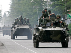 כוחות רוסיים פולשים לגאורגיה (צילום: רויטרס)