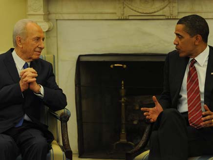 שמעון פרס בשיחה עם ברק אובמה (צילום: עמוס בן גרשום, לעם)