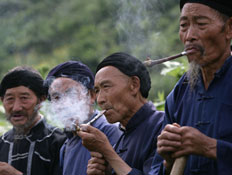 סינים מעשנים